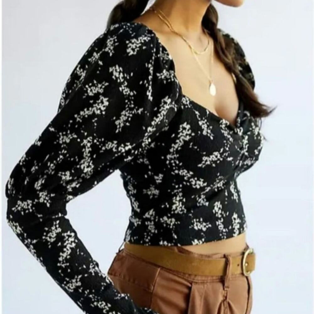 Anthropologie Sweetheart Neckline Puff Shoulder Cropped Top in Black Motif